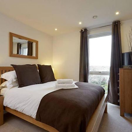 Modern Apartment At Slough Station, London In 18 Mins! Eksteriør bilde