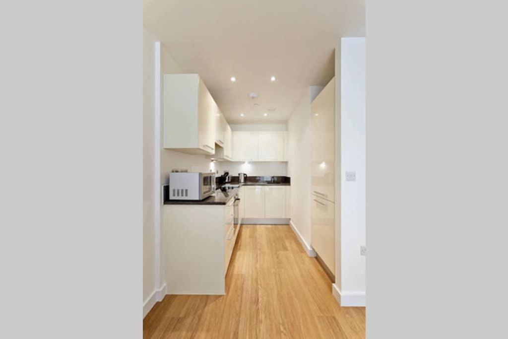 Modern Apartment At Slough Station, London In 18 Mins! Eksteriør bilde